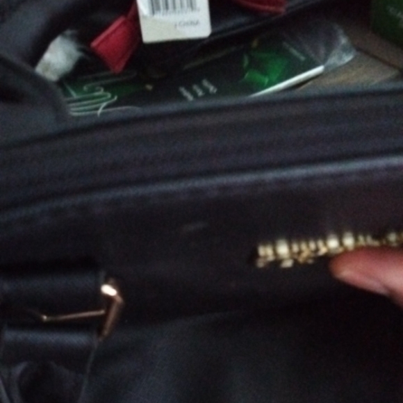 Kenneth Cole Reaction Black Shoulder Bag - Picture 4 of 7